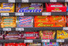 Alasan Cokelat Selalu Disuguhkan di Depan Kasir Minimarket
