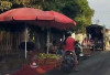 PKL Talang Banjar Kembali Penuhi Bahu Jalan, Macat Total karena Jalan Menyempit