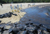 Singapura Butuh 3 Bulan Bersihkan Tumpahan Minyak di Pantai Sentosa dan Palawan